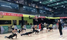 篮球培训营吸引年轻球员参加
