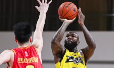 乐鱼体育直播-老鹰后卫接受伤愈复出，助球队轻松获胜的简单介绍