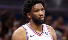 乐鱼体育app-76人遭76ers横扫，恩比德55分一鸣惊人