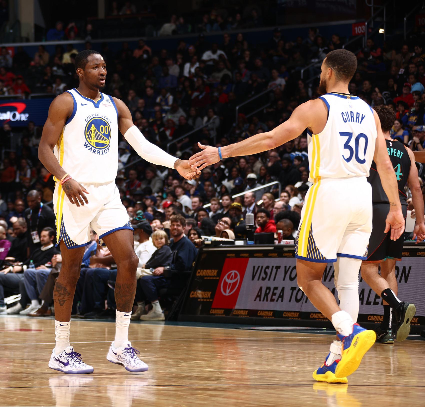 开拓者双塔发威，争夺西部前八席位