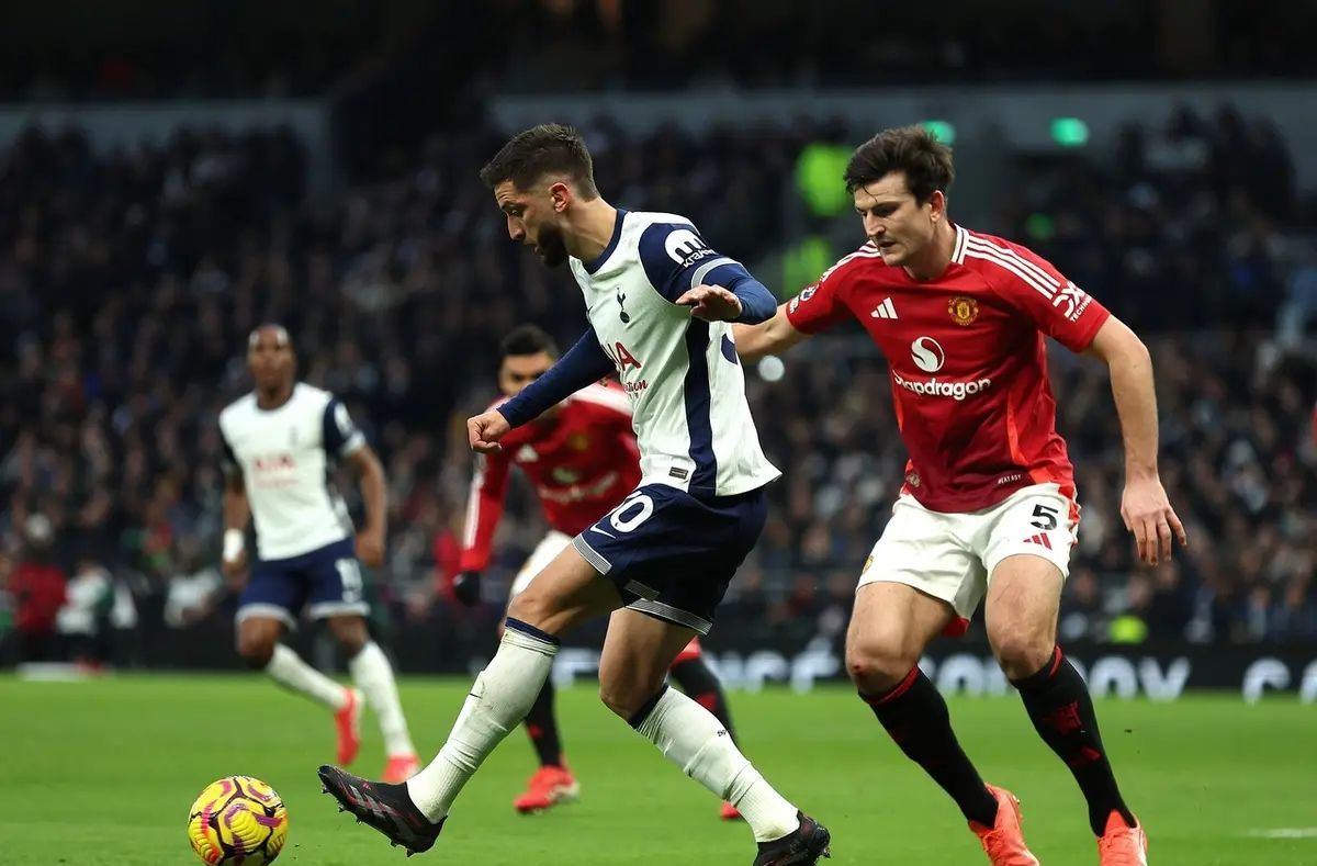 曼联告别主场胜利，热刺逆风获胜