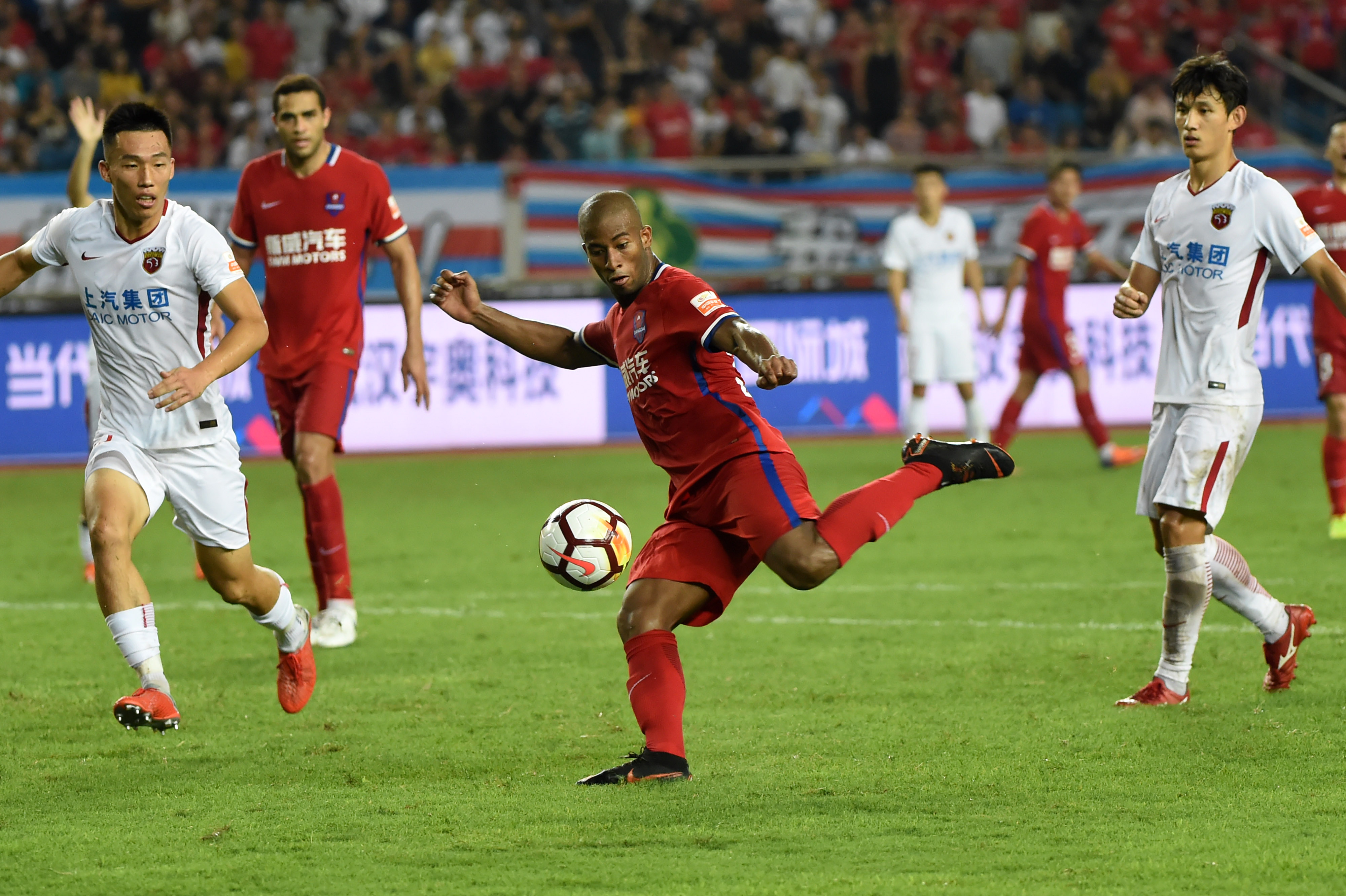 斯威主场战平上港，取得一分的简单介绍