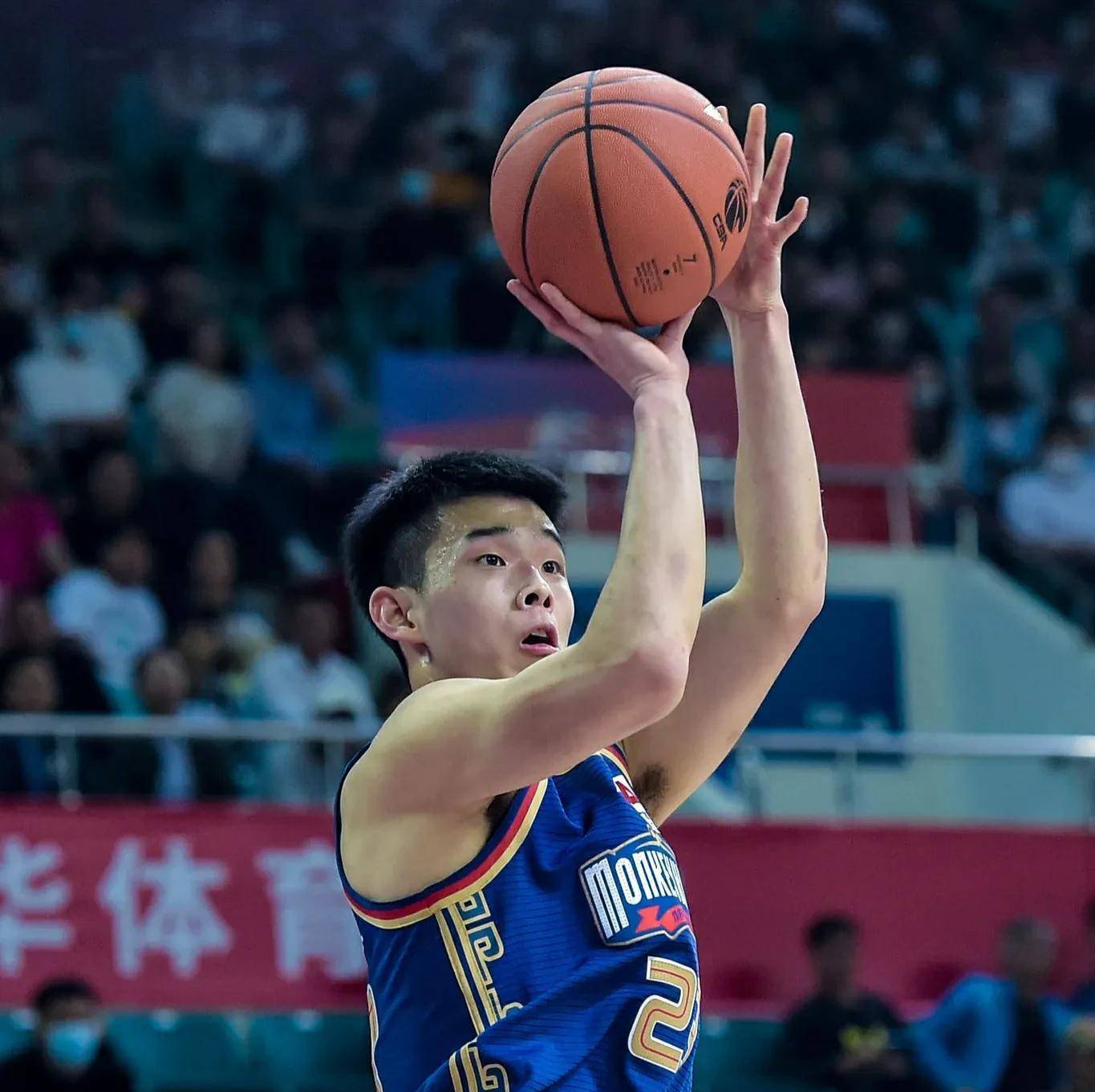 传球大师入球猛如虎，助球队取胜