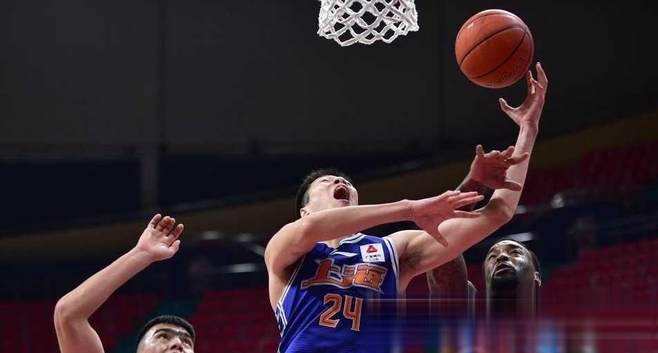 上海男篮助教受伤,球队备战备受影响的简单介绍 上海男篮助教受伤,球队备战备受影响的简单介绍