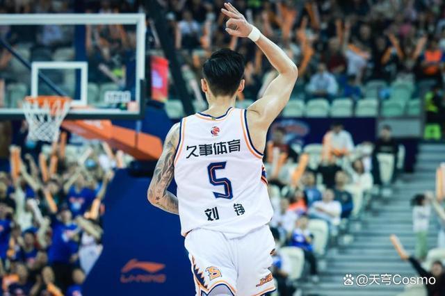 上海男篮助教受伤,球队备战备受影响的简单介绍 上海男篮助教受伤,球队备战备受影响的简单介绍