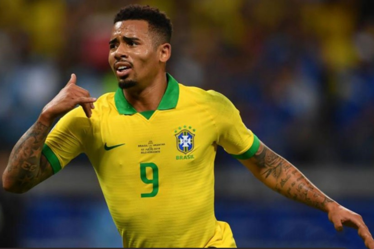 巴拉圭名将飒爽出击,引领球队进攻 巴拉圭名将飒爽出击,引领球队进攻