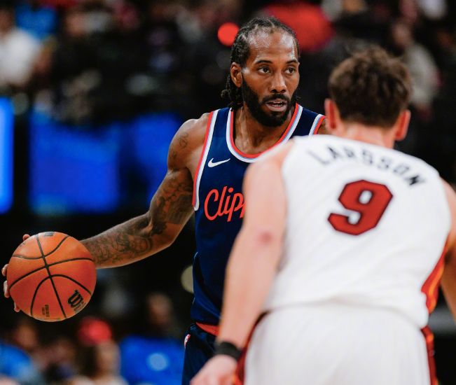 包含快船队高光时刻，莱昂纳德持续发威的词条