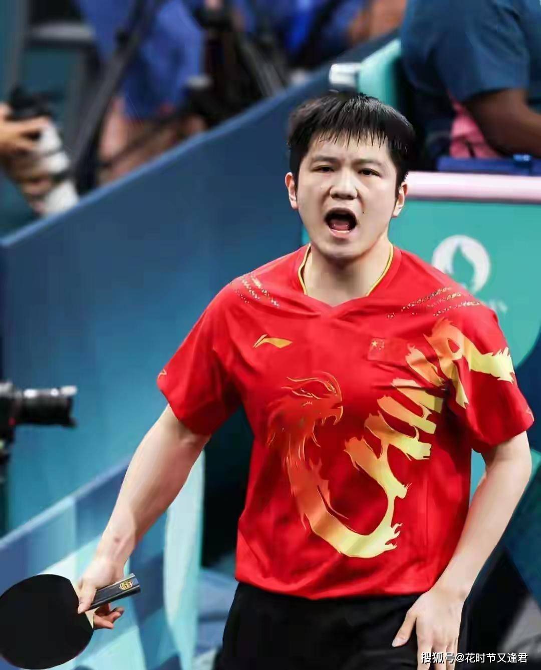 运动员勇往直前，冲刺冠军荣耀