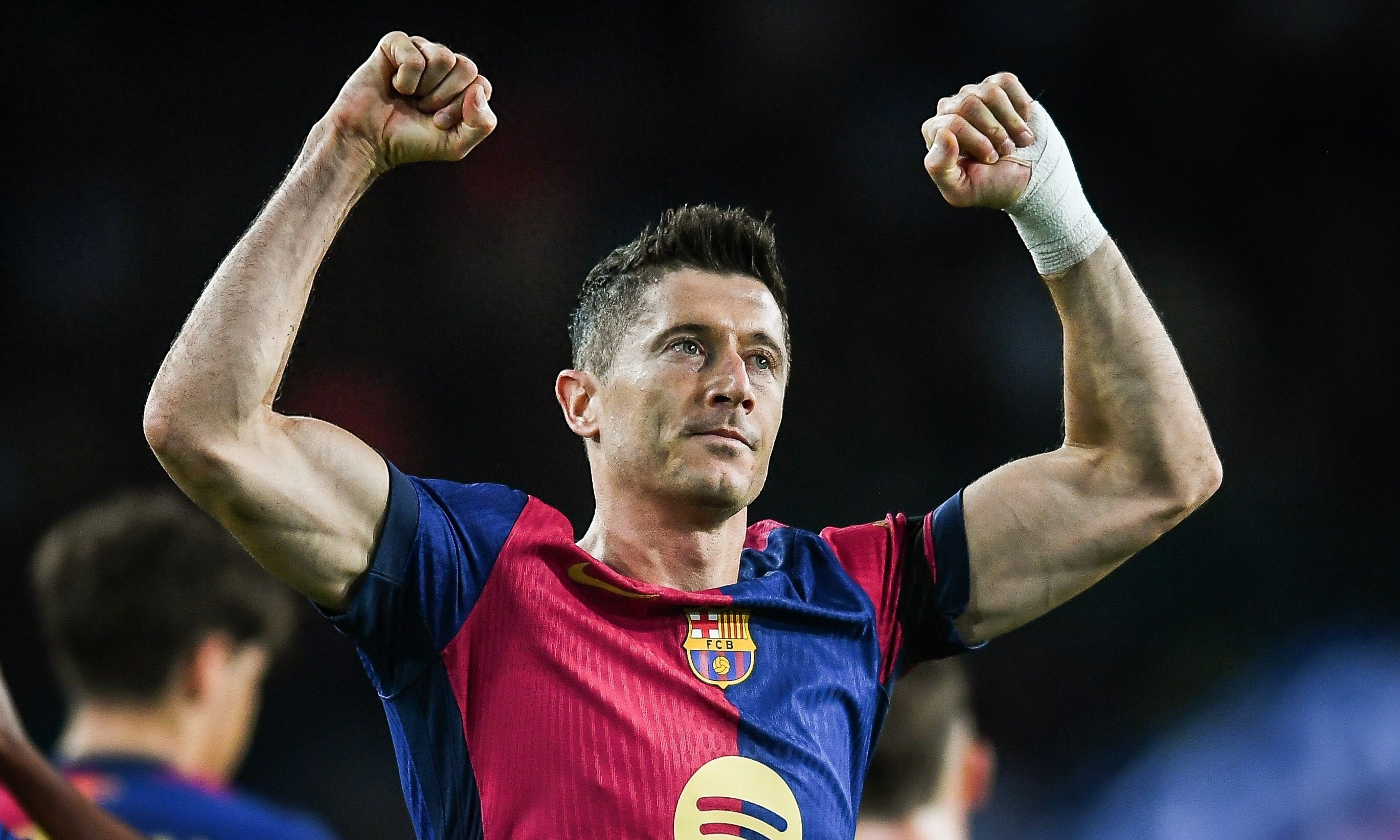 切尔西大胜弗赖堡，莱万破门庆祝的简单介绍